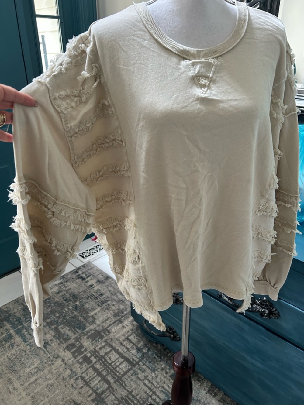 easel  Boxy Horizontal Fringe Boho Dropped Shoulder Sz M Oversized Sweatshirt